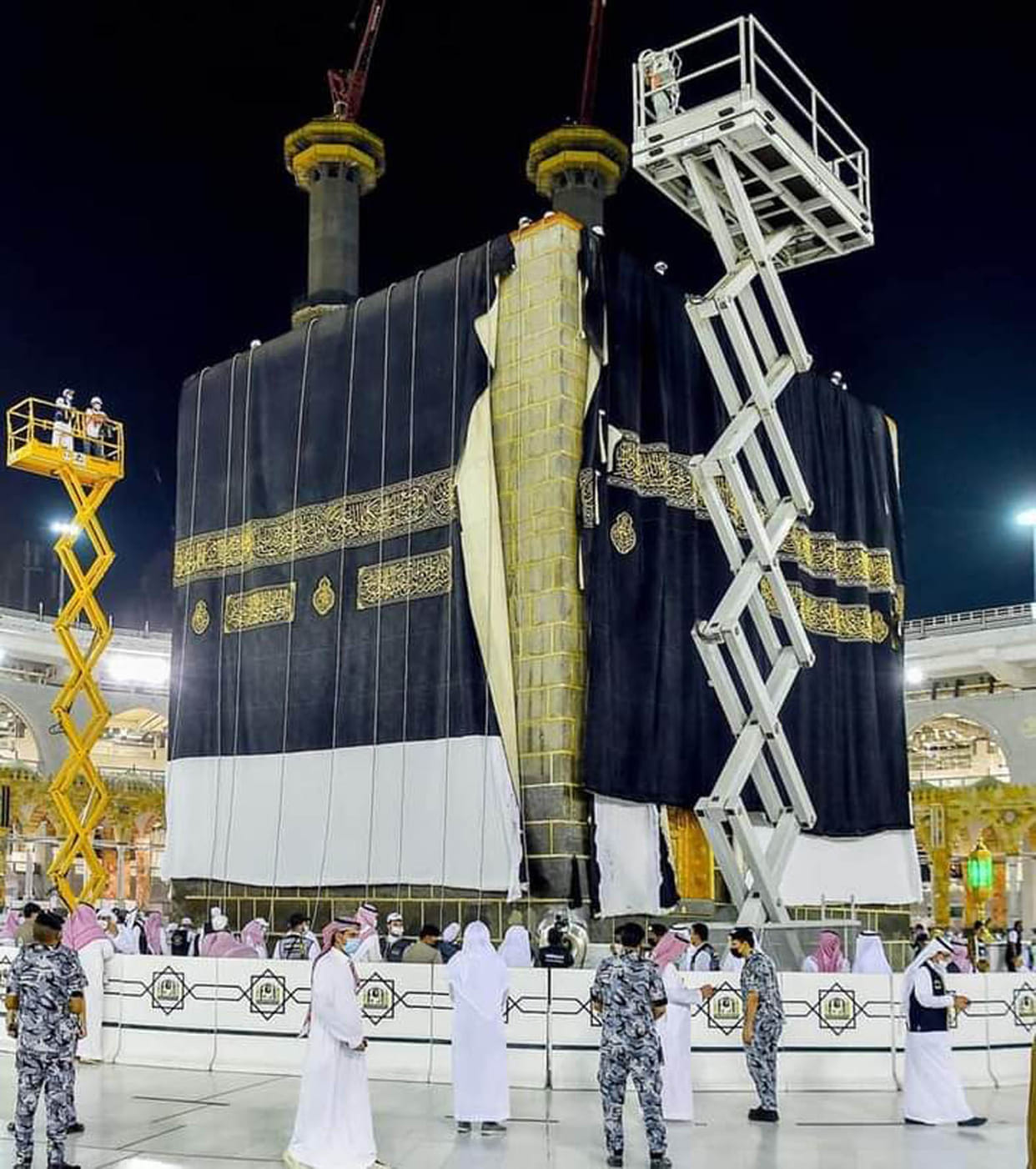 Tears in eyes of applicants seeing the sight of Hajj