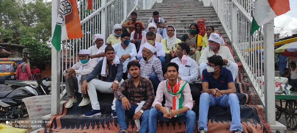 etawah news,Demonstration demanding a cycle slip
