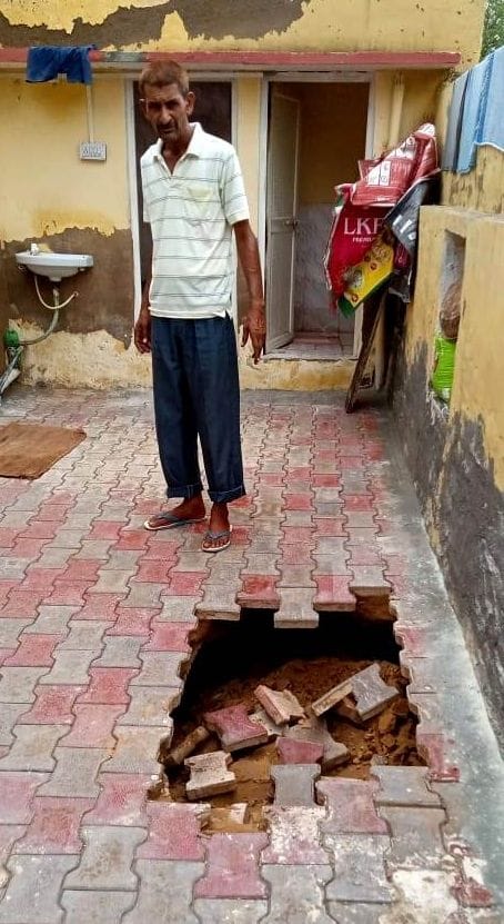 Water entered the house due to sewer jam in Bass, cracks in the wall