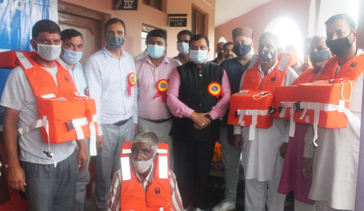 40 crores will be spent under the Pradhan Mantri Matsya Sampada Yojana: Kanwar, One day Mahagir conference organized in Bihdu, 15 fishermen distributed motorcycles containing ice boxes