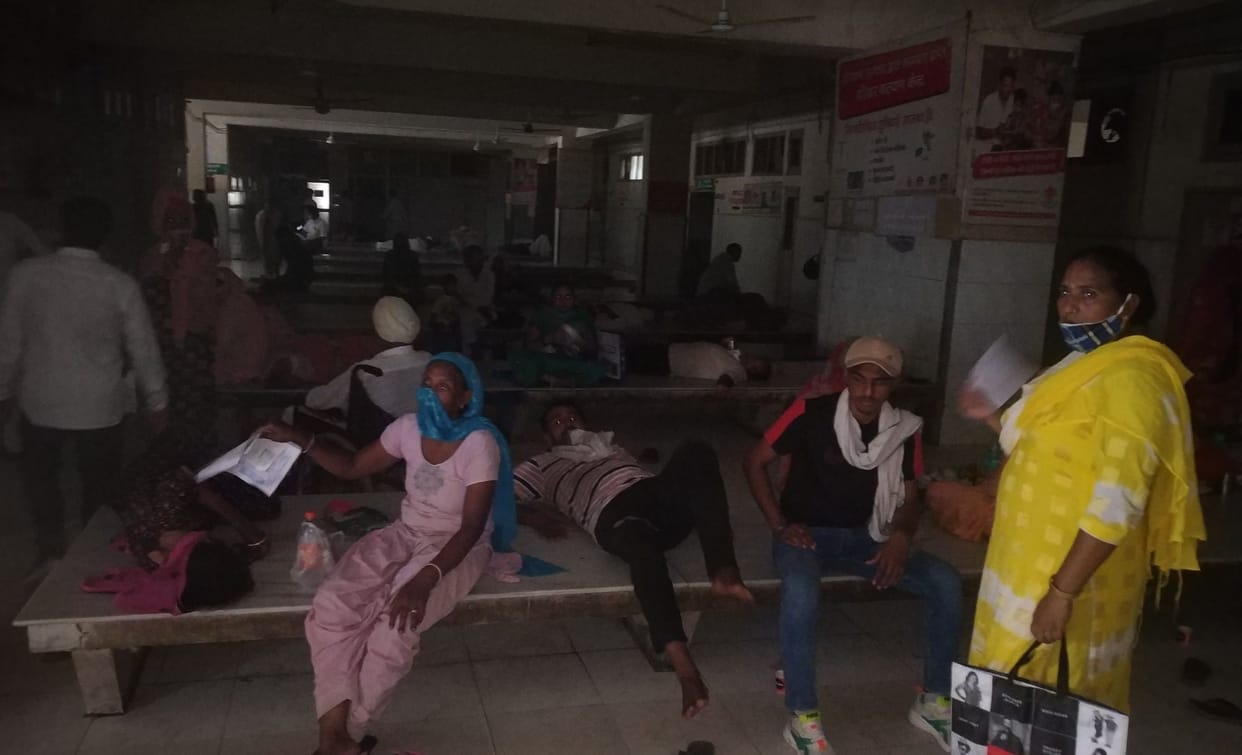 Electricity was interrupted in the hospital for one and a half hours, doctors also left the OPD outside, there was no employee to run the generator