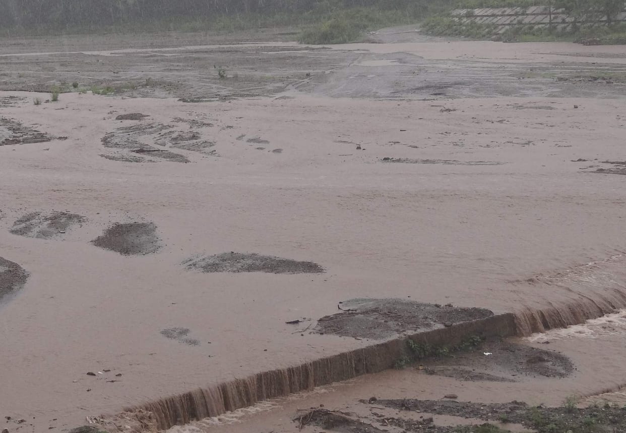 Car stuck in Bean river pulled by tractor