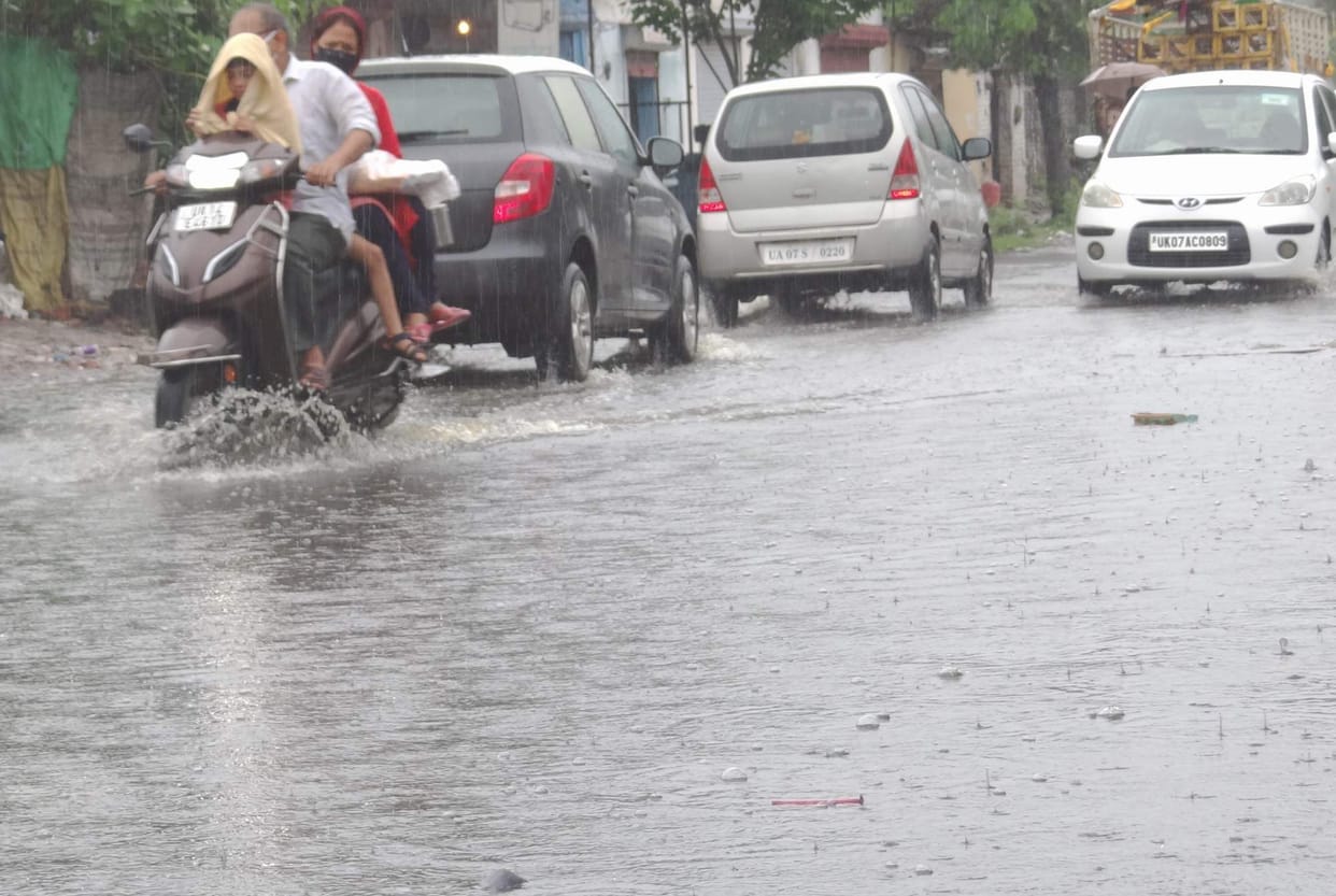 Waterlogging: Mayor is giving orders, officers are resting