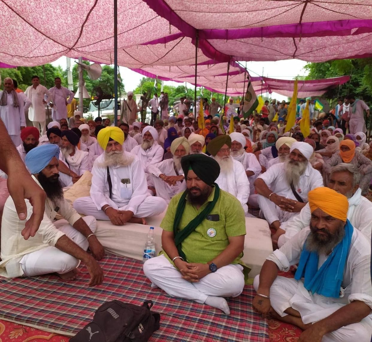 There was no talk in the second meeting, the farmers submitted the demand letter, the fast continued