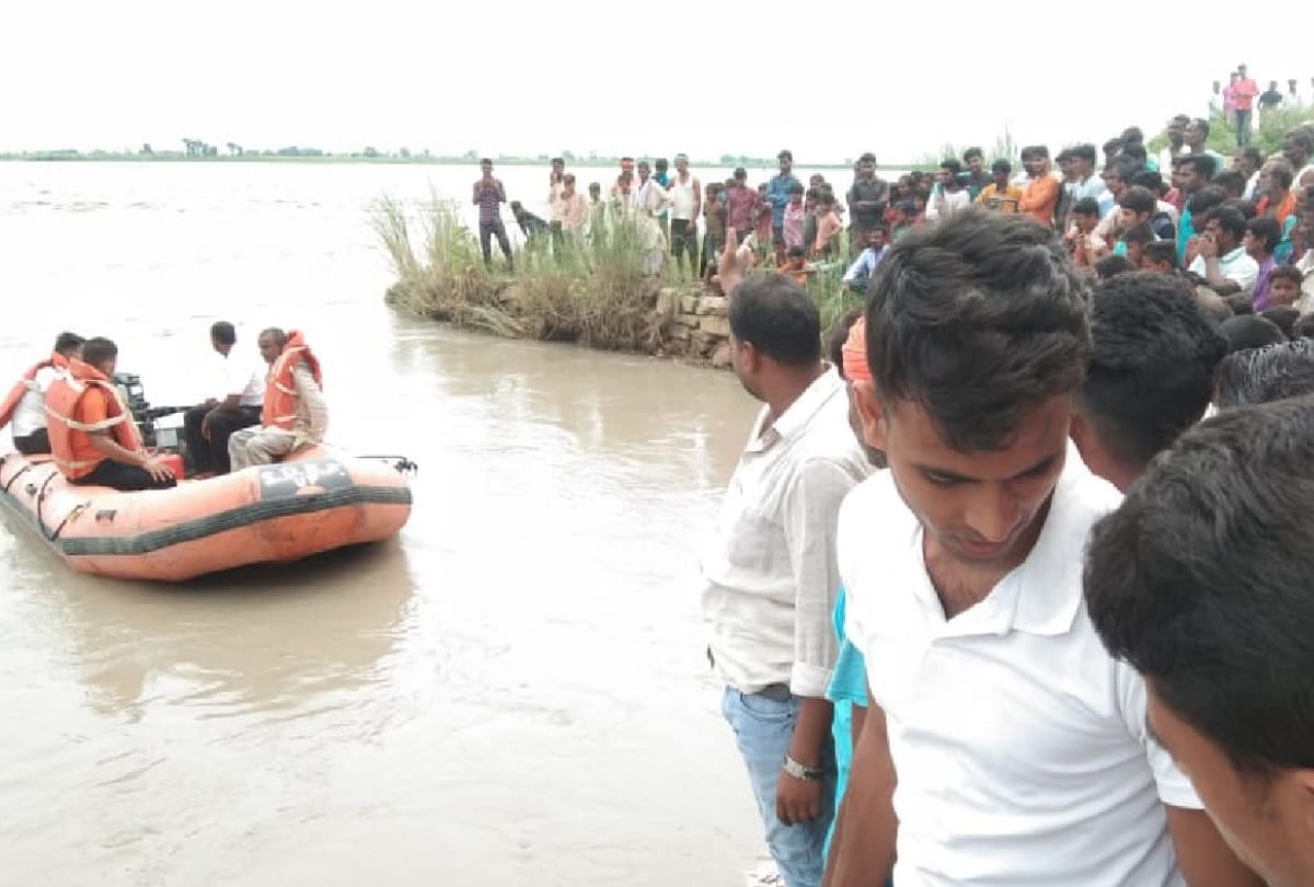 Wife jumps in river in front of husband at Deoria