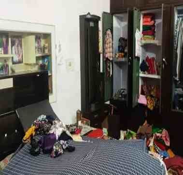 thieves collected cash and jewelery from two houses