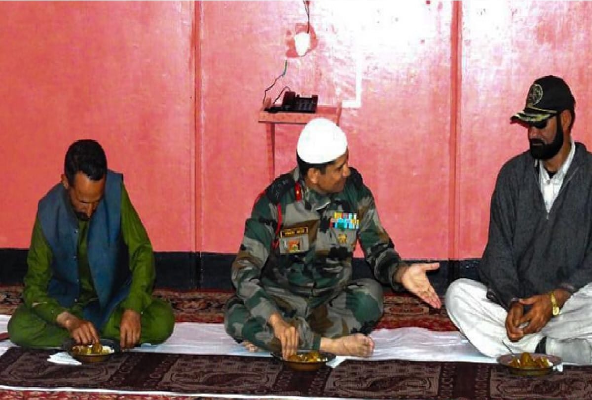 Eid in Jammu and Kashmir: Army organized Eid-Milan before Eid in Machhil sector, see photos