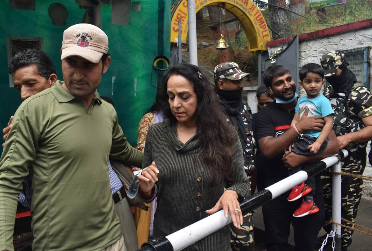 Bollywood actress Hema Malini visits Shankaracharya temple in Srinagar