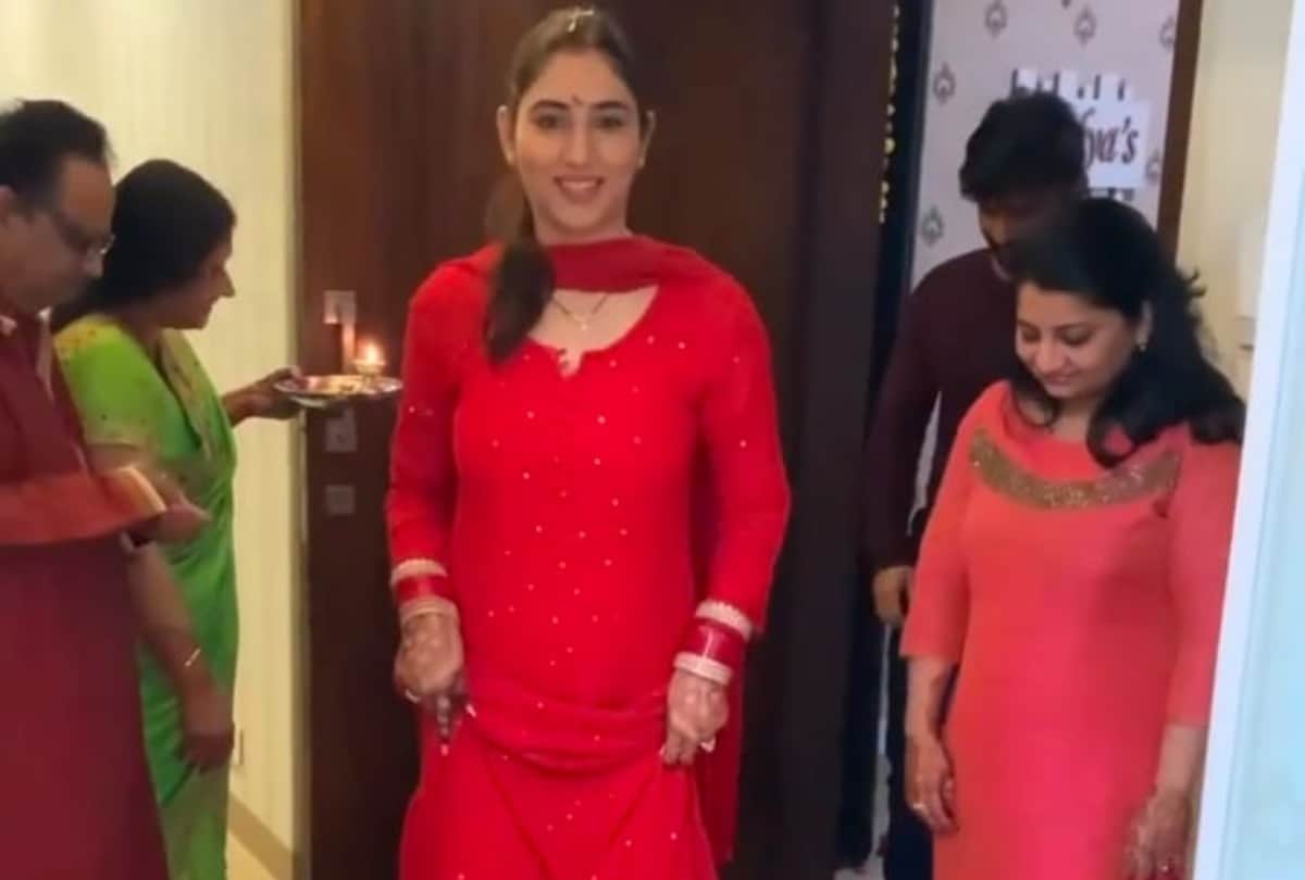 Rahul Vaidya Family Welcome Her daughter in law Disha Parmar In the house see griha pravesh pictures