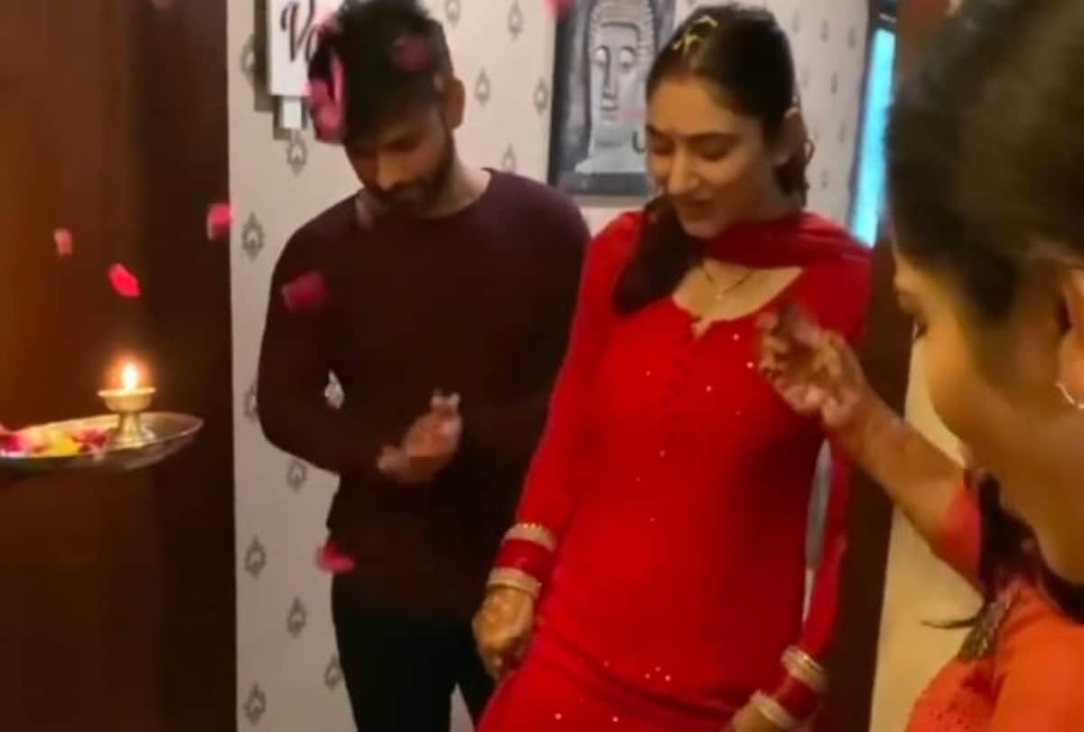 Rahul Vaidya Family Welcome Her daughter in law Disha Parmar In the house see griha pravesh pictures