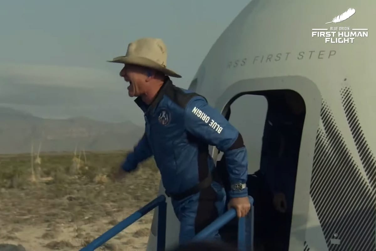 Jeff Bezos space trip in New Shepard rocket of Blue Origin images