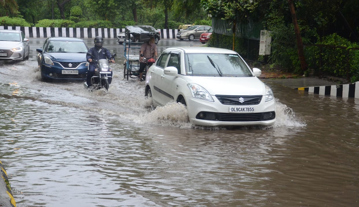 Relaxed rain stopped the speed of vehicles