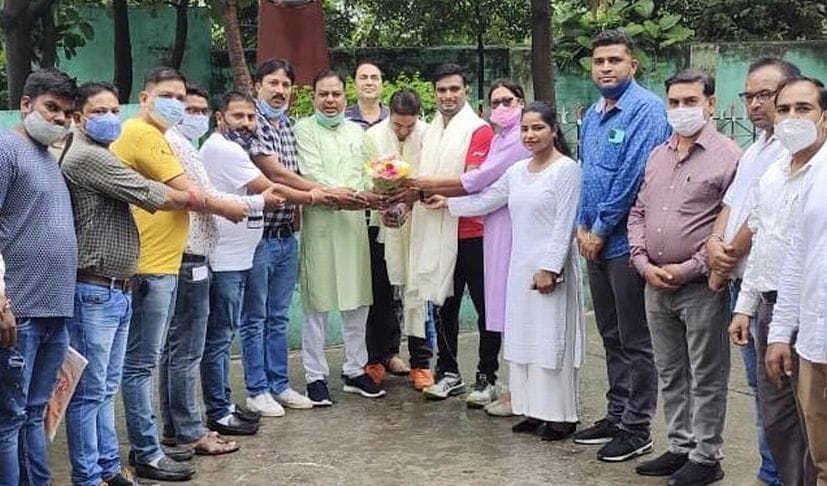 Manoj Sarkar got honoured.
