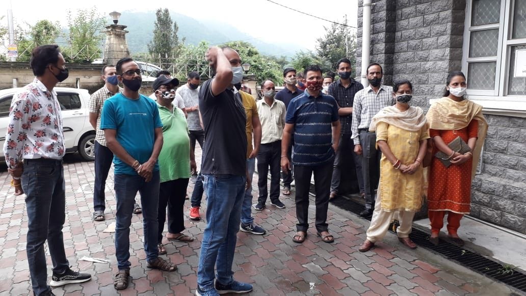 demonstration of traders in Jogindernagar