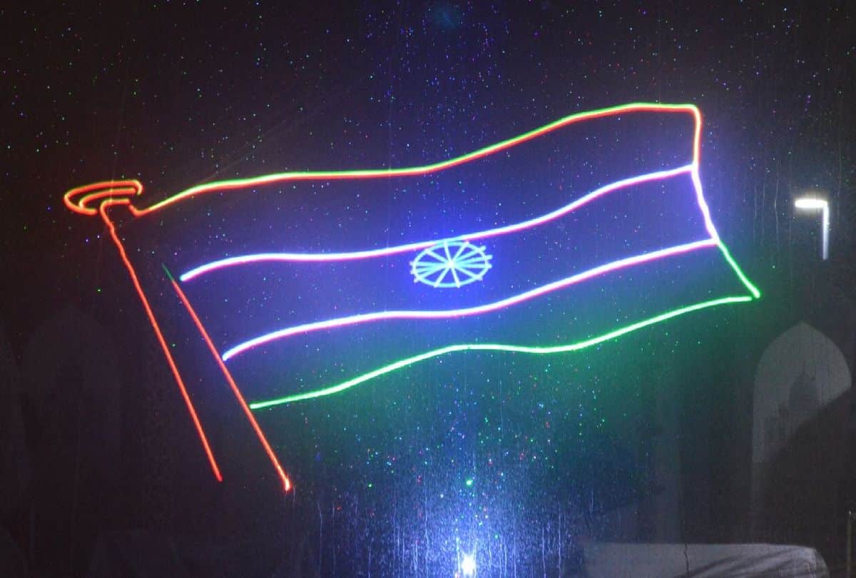 Commissioner inaugurates laser show at Agra Selfie Point