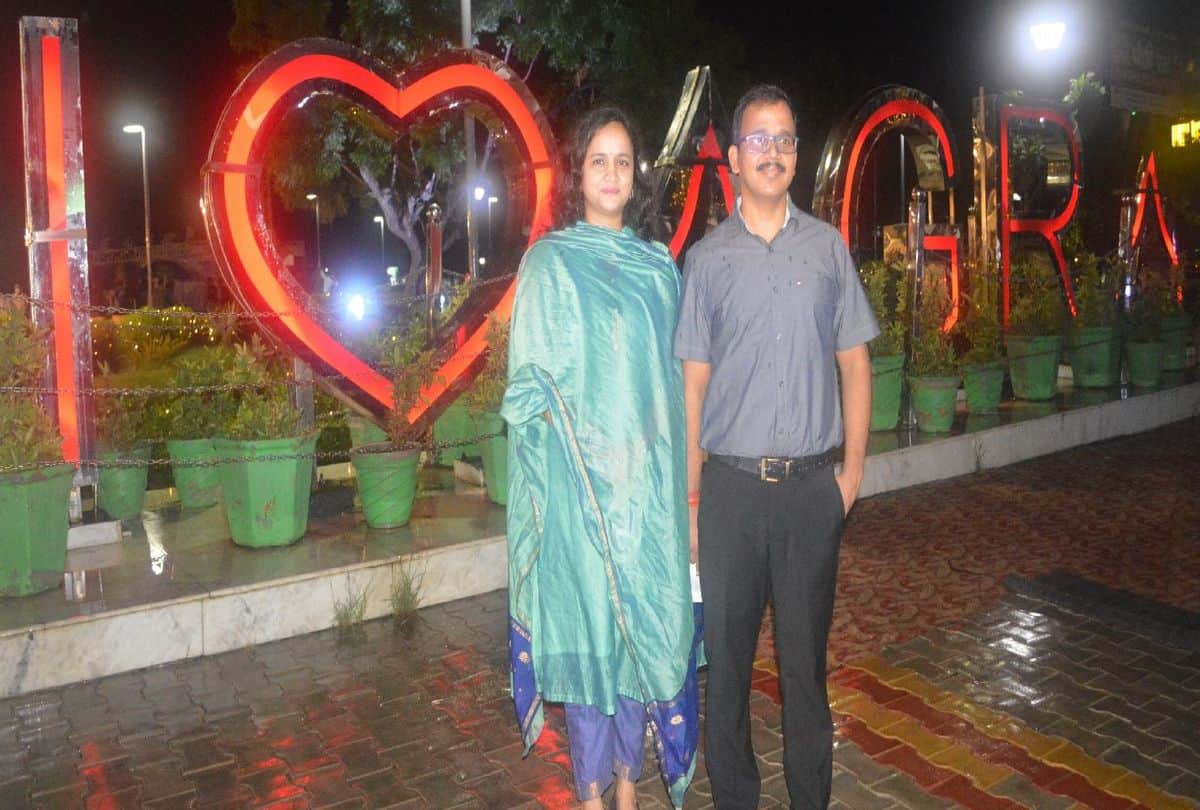 Commissioner inaugurates laser show at Agra Selfie Point