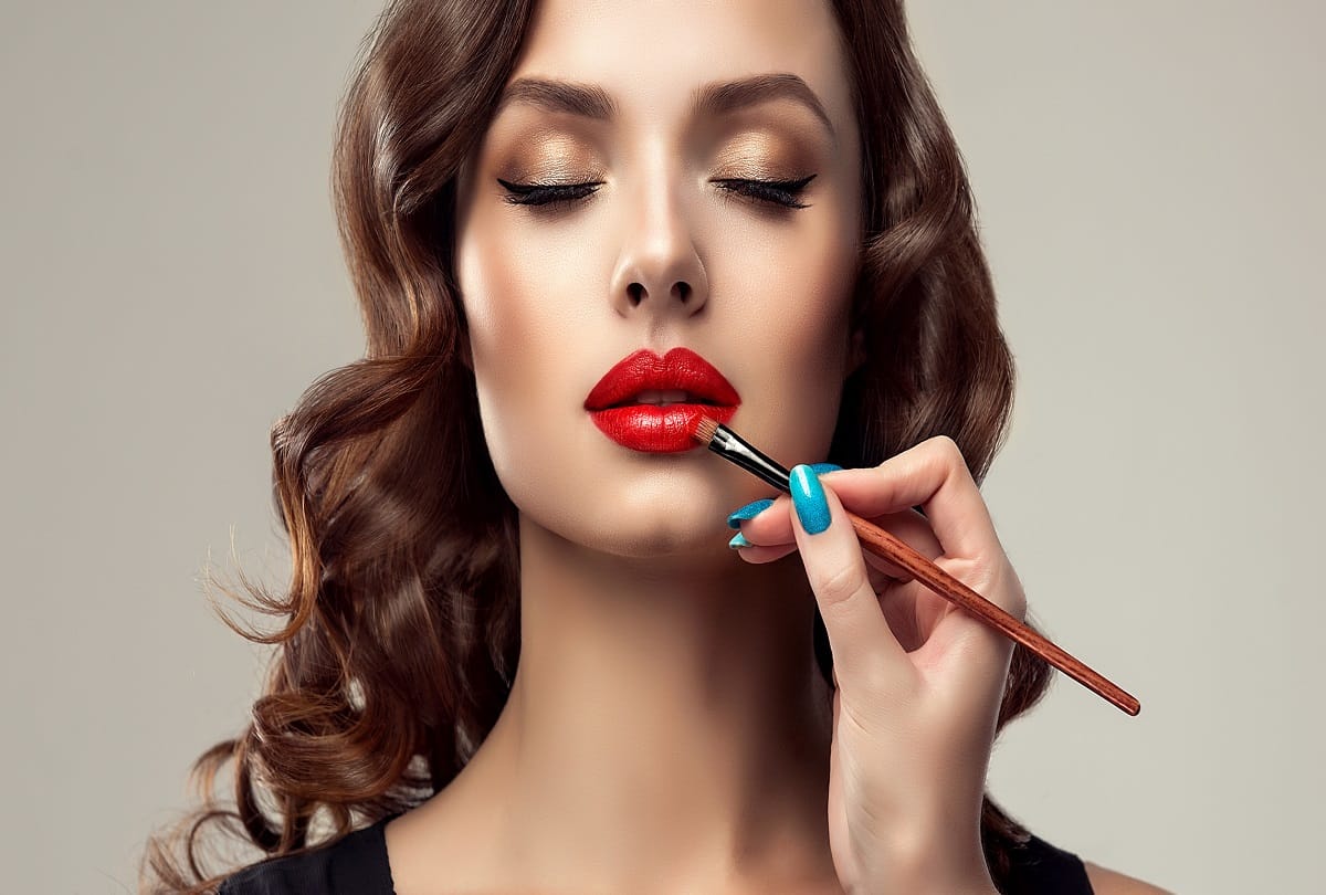 why these four beauty items should not be kept in your bathroom
