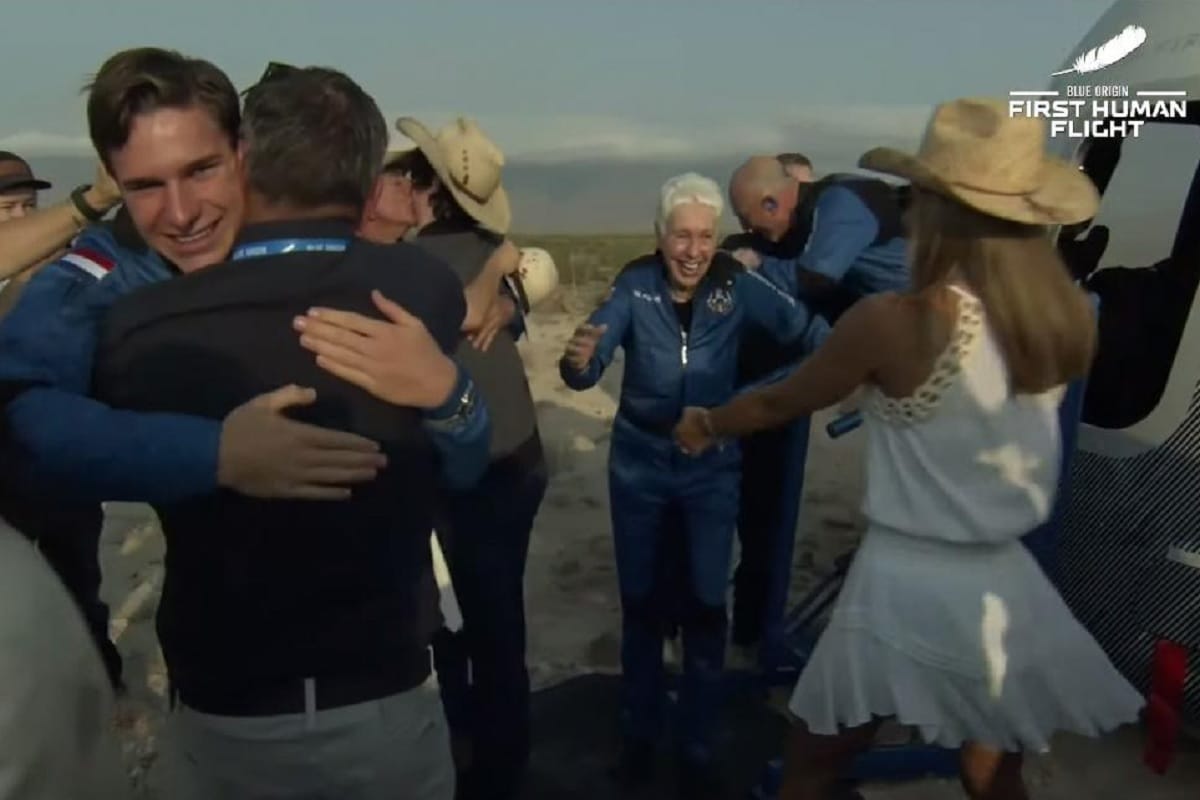 Jeff Bezos space trip in New Shepard rocket of Blue Origin images
