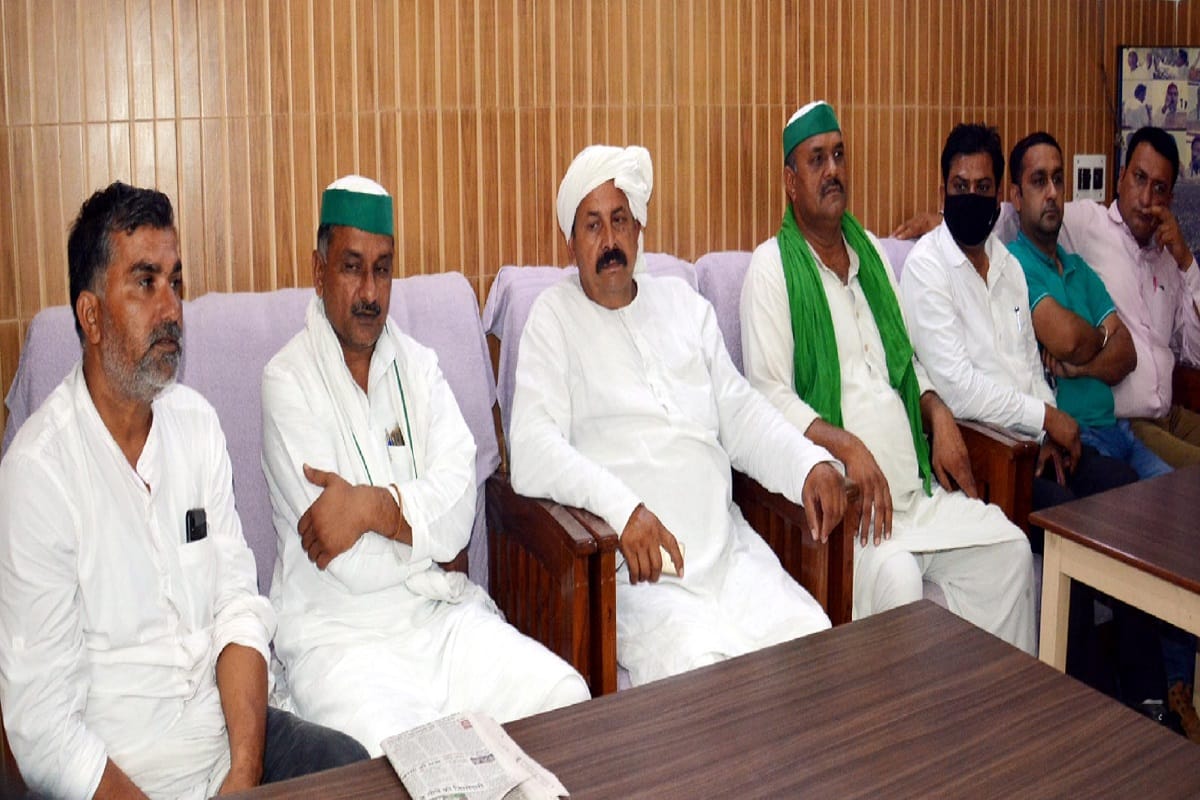 BKU President Chaudhary Naresh Tikait has responsibility hand over to leaders for Mahapanchayat in Muzaffarnagar