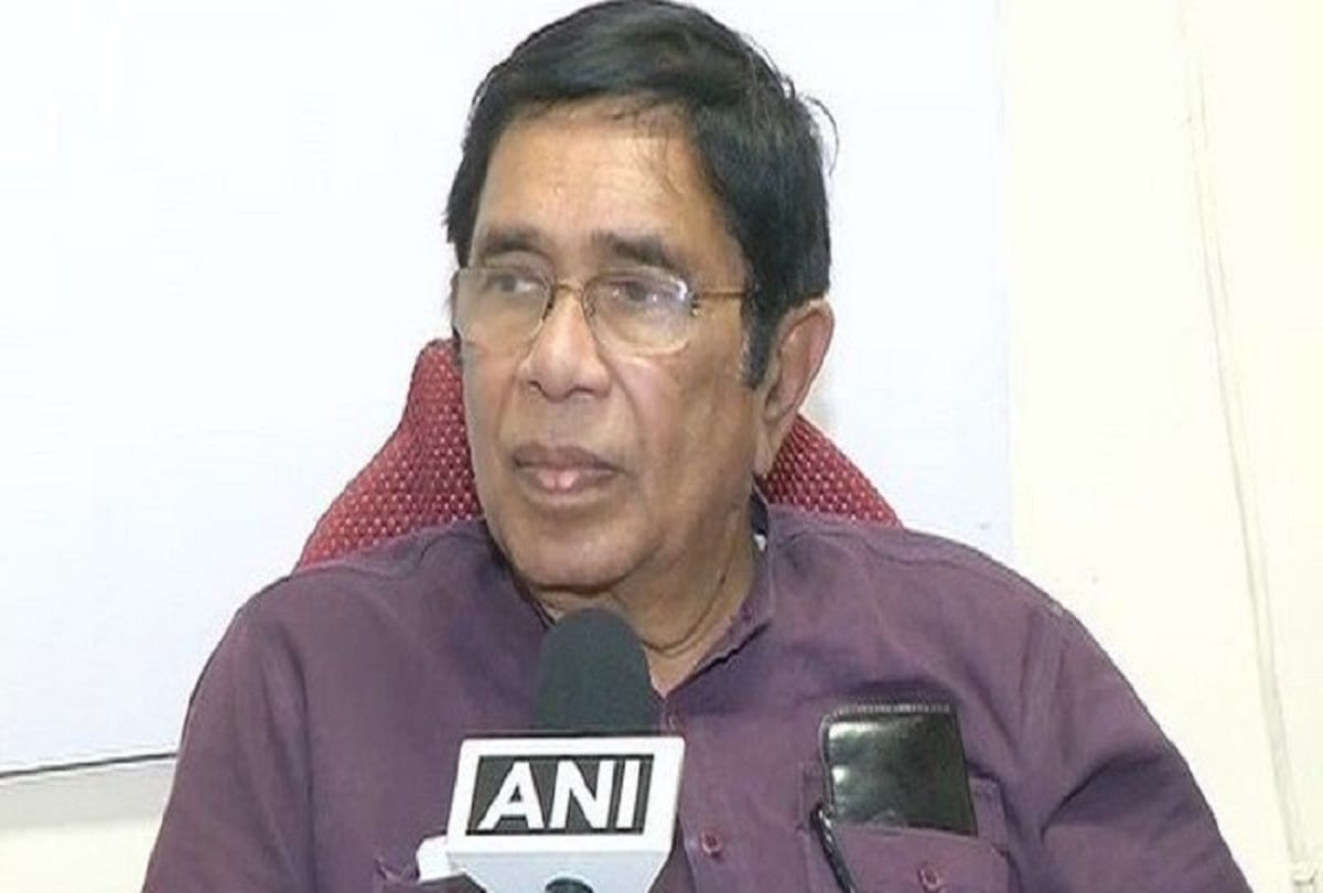 Congress MP Oscar Fernandes has been admitted to the ICU ward of a hospital in Mangaluru, Karnataka after he fell while doing yoga