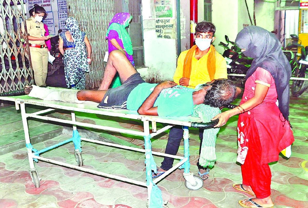 Ward boy shortages in SN Medical College Agra
