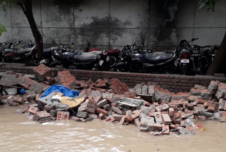Police station wall collapsed due to rain in Muktsar