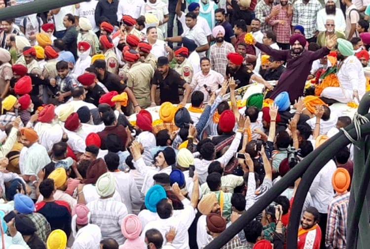 Punjab Congress President Navjot Singh Sidhu reached Amritsar