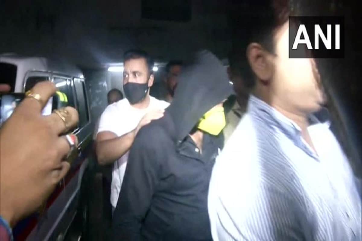 Anti Corruption Bureau received mails from Yash Thakur made allegations that Raj Kundra bribed 25 lakhs to Mumbai police