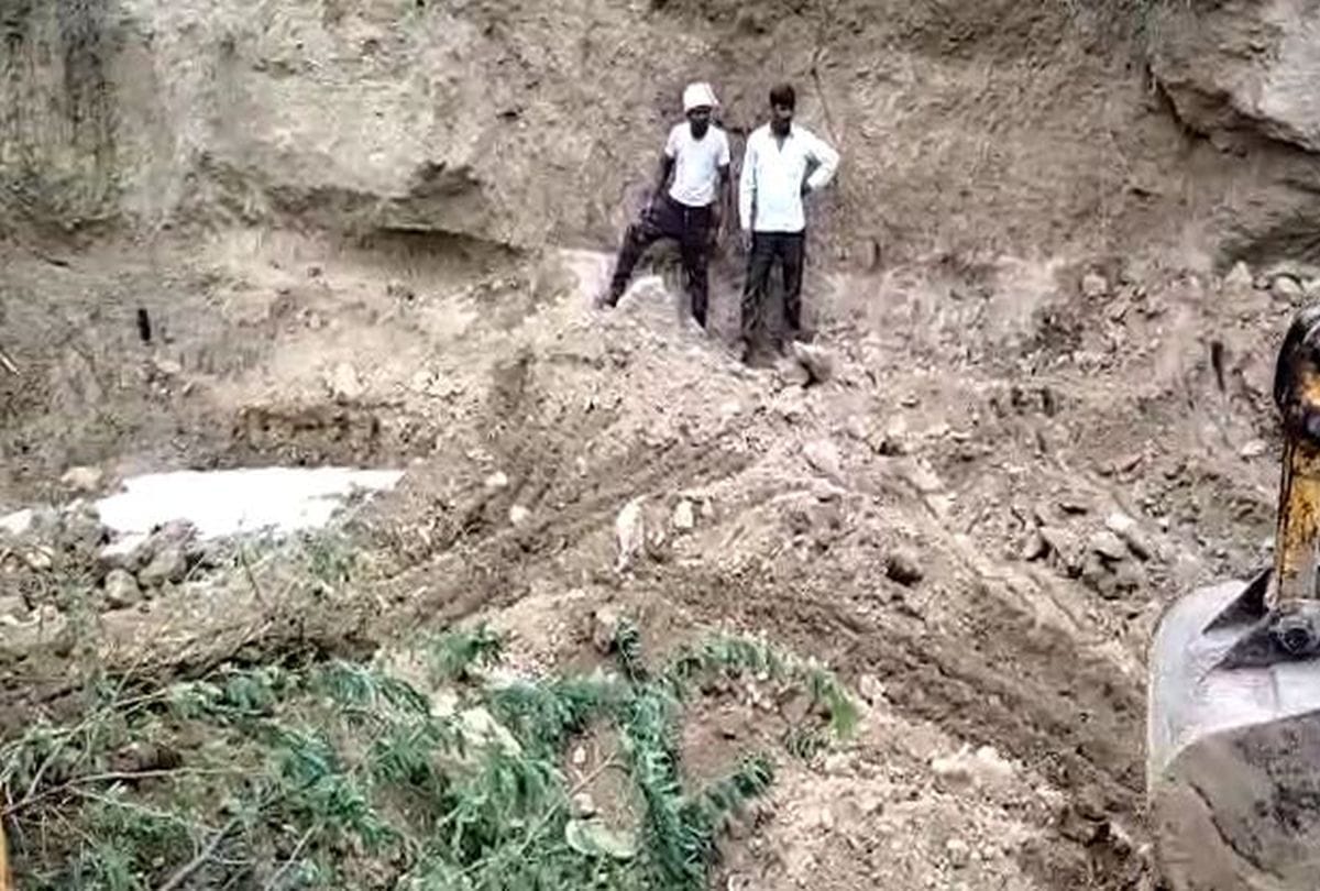 Some Woman Missing Due To Soil Collapse In Vrindavan Village Rescue Starts