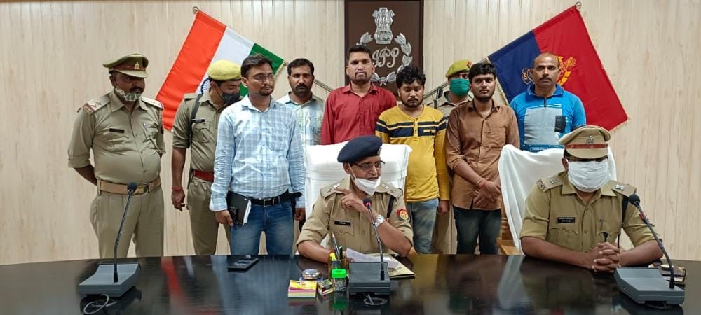Two crooks who cheated online by cloning SIM arrested