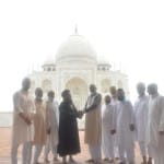 ताजमहल पर आए नमाजी
