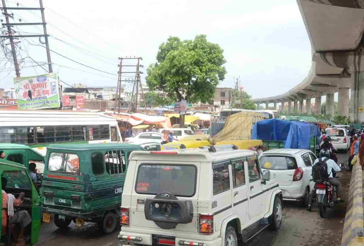 Dada Nagar crossing closed, ambulance stuck in jam, old woman died