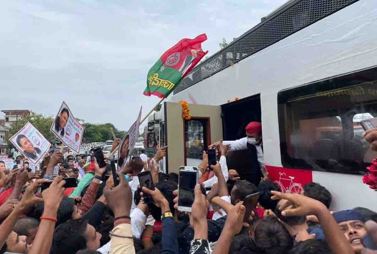 akhilesh yadav kranti rath, sp chief akhilesh yadav arrived in unnao