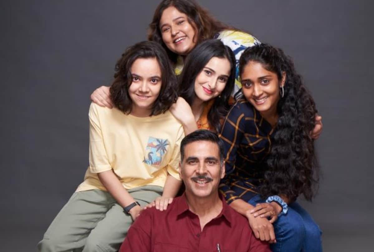 Raksha Bandhan actor Akshay Kumar took his onscreen sisters to a clothes shop in Lucknow for shopping