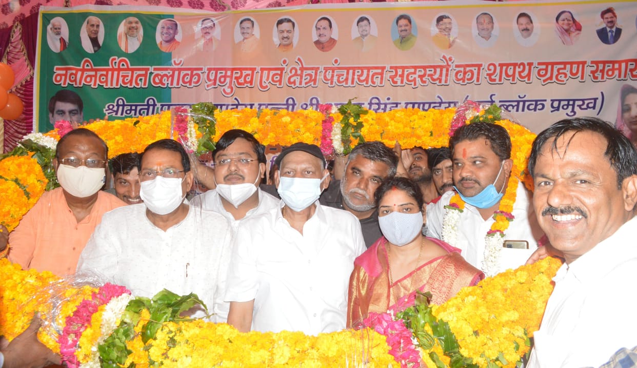 Hathras: BJP leaders and MLAs attended the swearing-in ceremony of the block chief