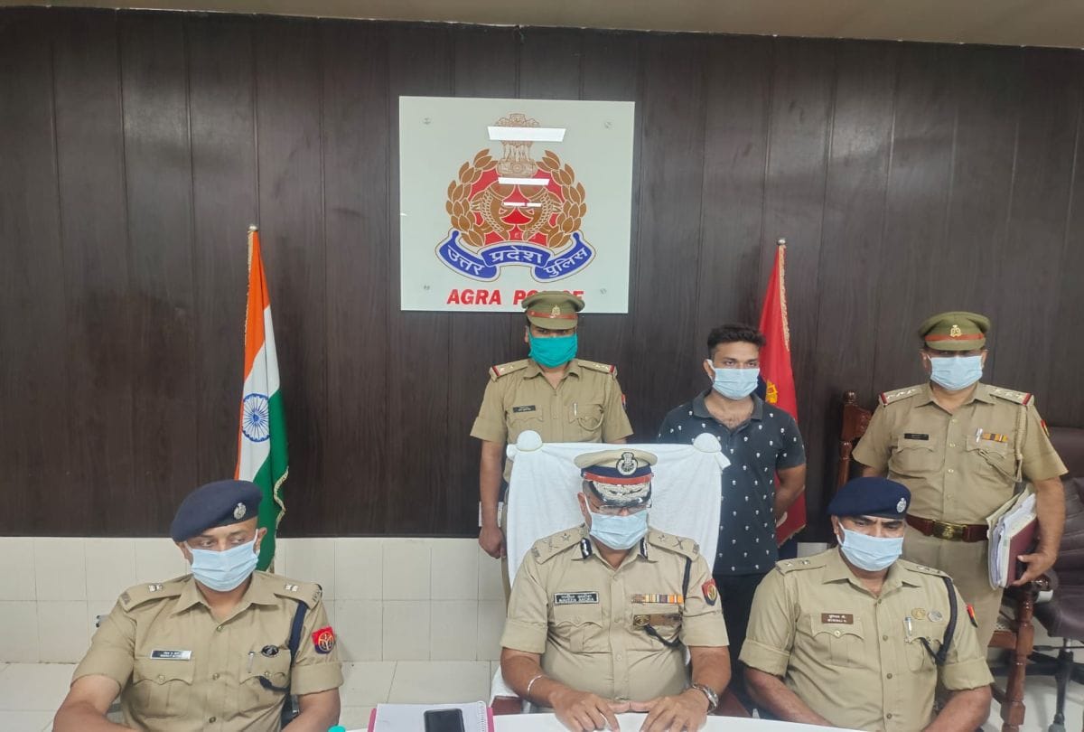 Manappuram gold robbery one accused surrendered infront agra police crime news