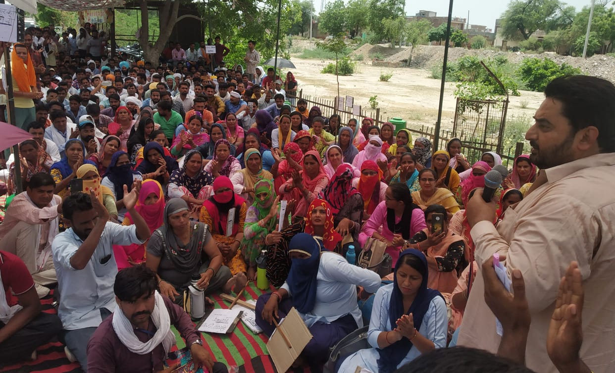 Employees on strike for a week, patients admitted in hospital are not getting bed sheets