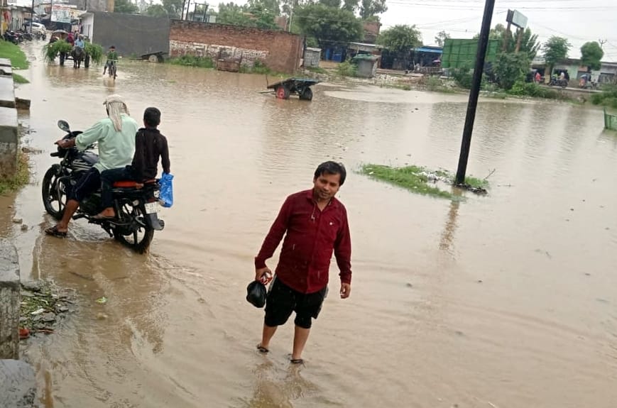 Main road closed due to rise in water level of Baneli river