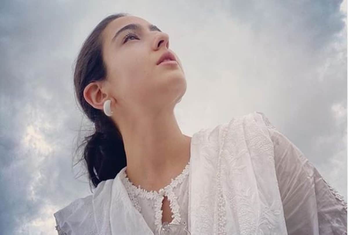 Eid mubarak Sara ali khan share photo on instagram with father saif ali khan and little brother jeh