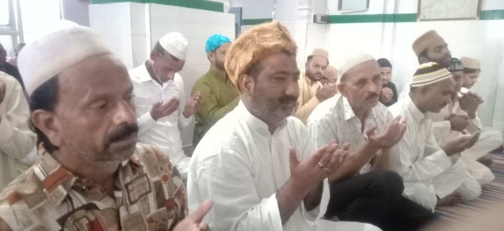 Hathras: Prayer for the end of Corona on Bakrid and peace in the country