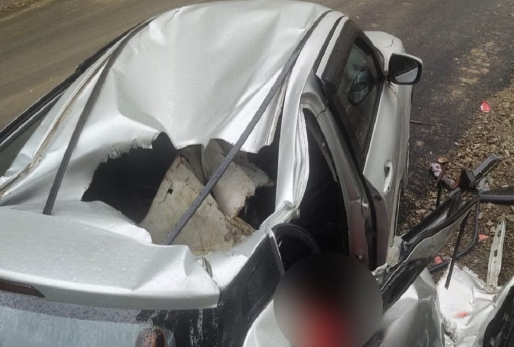 Rishikesh Badrinath Highway: Boulder fell on car and degree college spokesperson dies