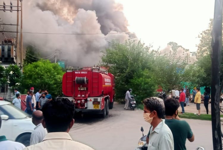 Massive fire broke out in a club in Chandigarh
