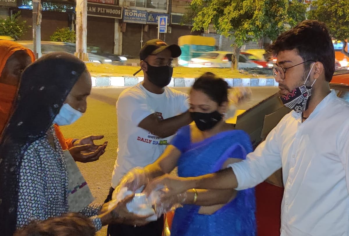 noida prakhar varshney endeavors successful now youth coming forward for helping corona victims