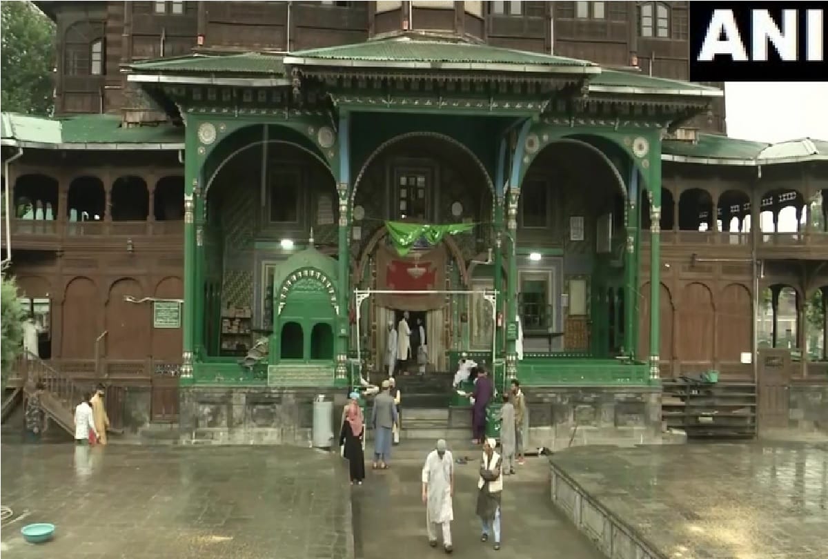 Jammu and Kashmir: On Bakrid Eid, special preparations have been made by the mosque managements in the state