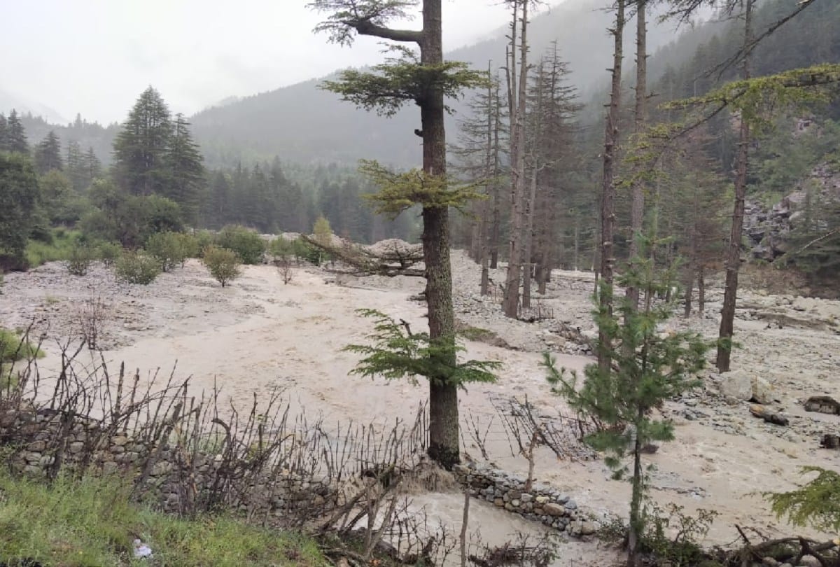 himachal weather today: landslide on Kalka Shimla NH, two person died of drowning in the khad, flash flood warning