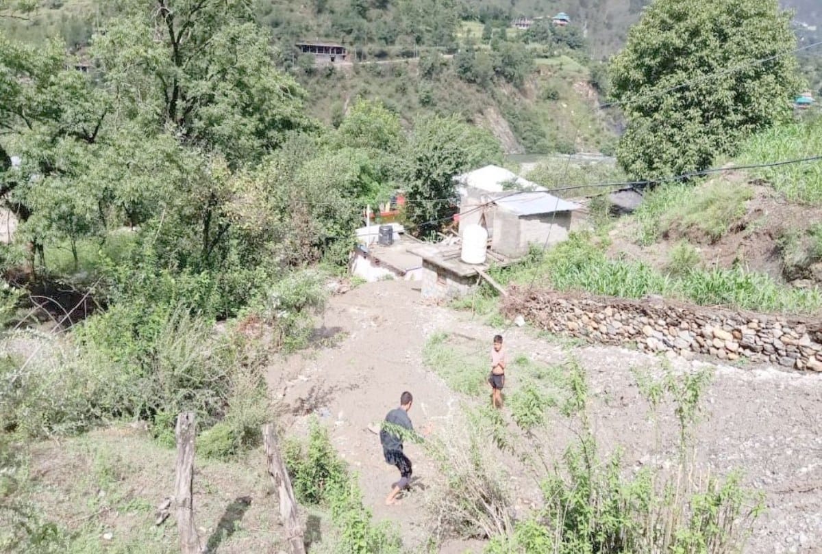 himachal weather today: landslide on Kalka Shimla NH, two person died of drowning in the khad, flash flood warning