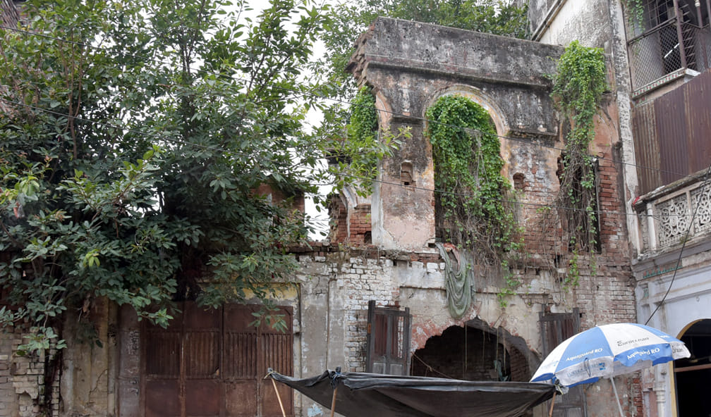 dilapidated building, accident can happen anytime