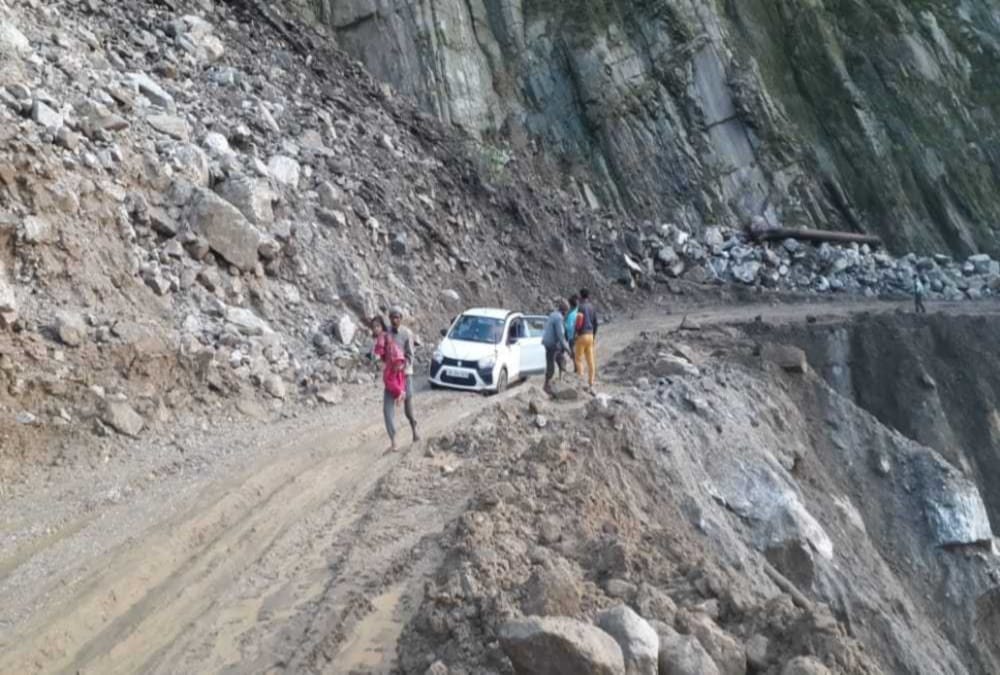 Uttarakhand Monsoon Update: Tanakpur-Pithoragarh Highway opened after 35 hours and many roads closed photos