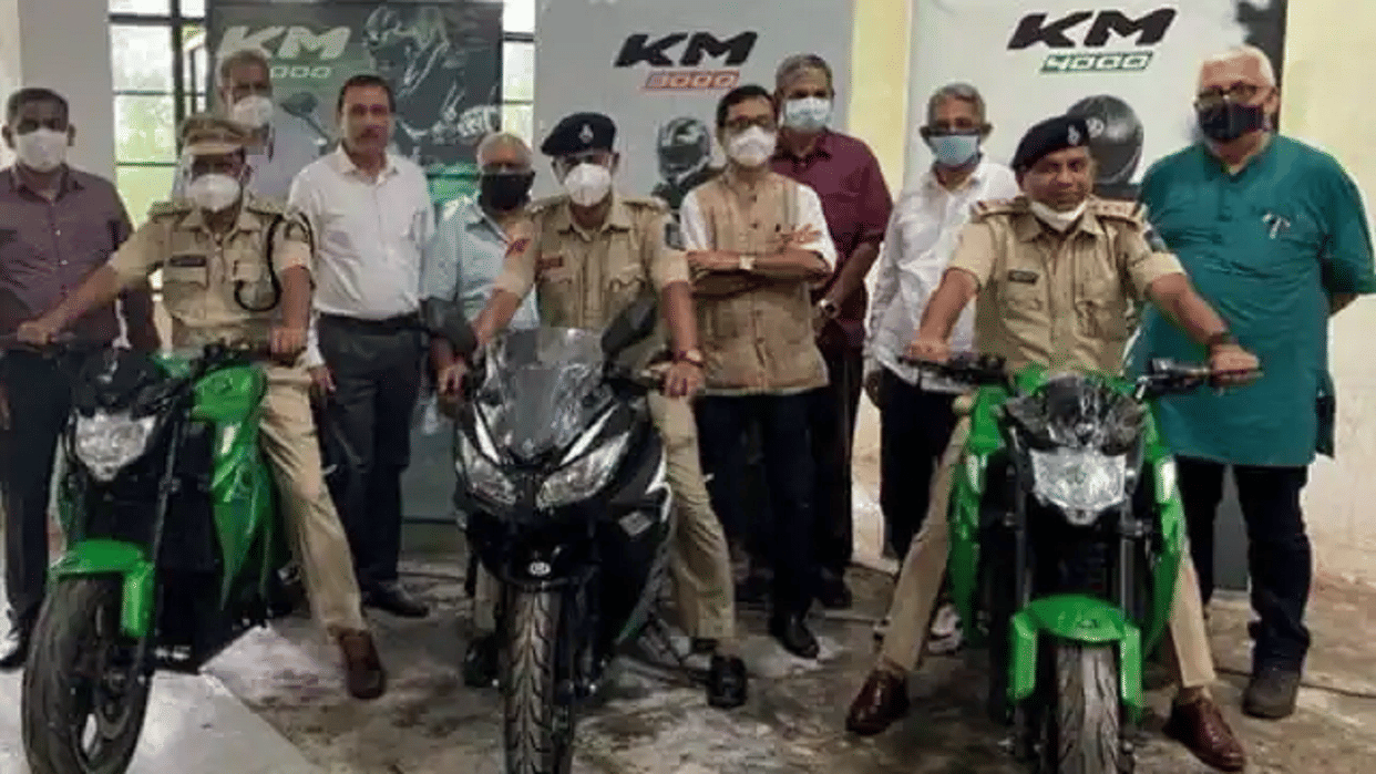 Kabira Mobility delivers KM3000 and KM4000 electric bikes to Goa Police