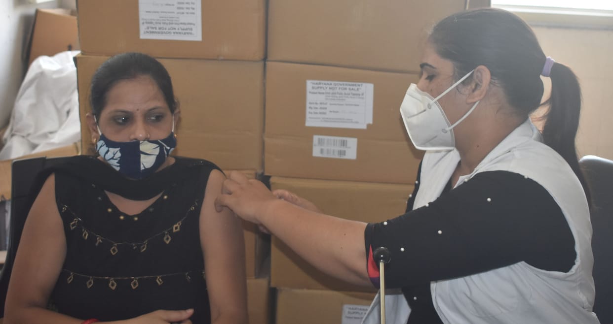 For the last 166 days, only 2097 people are getting the vaccine every day.